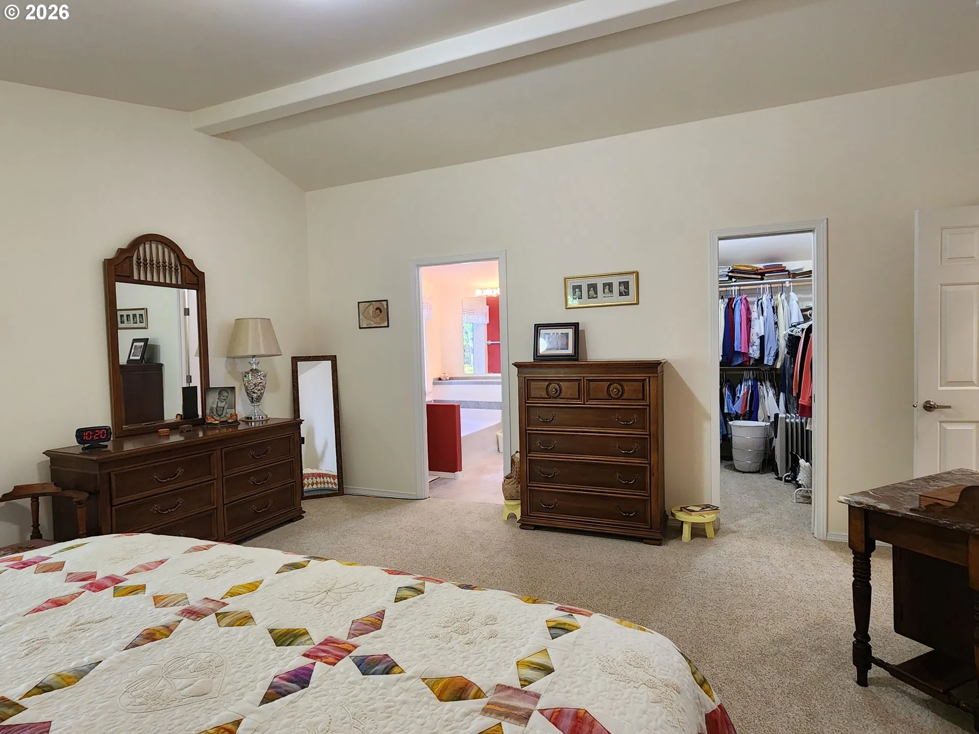 Bedroom, Owner's Suite-Vaulted Ceilings