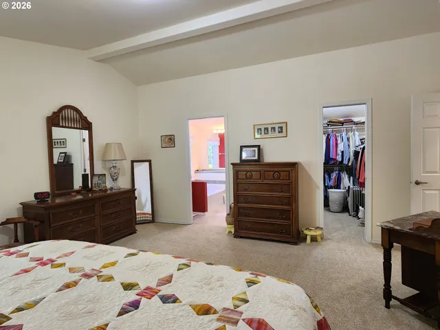 Bedroom, Owner's Suite-Vaulted Ceilings