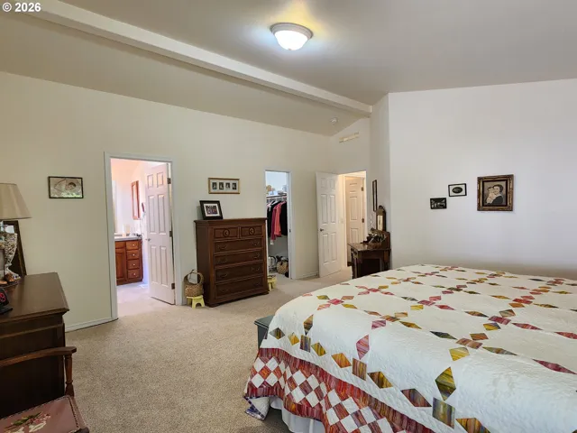 Bedroom, Owner's Suite-Walk-In Closet