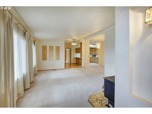 Living Room/Entrance