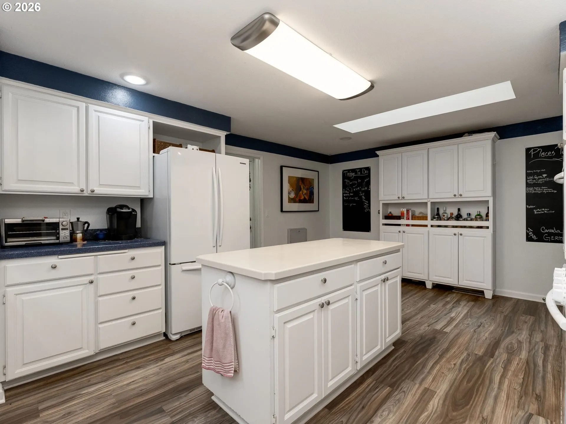 Kitchen/Nook-Island