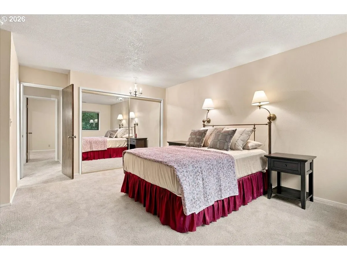 Bedroom, Primary