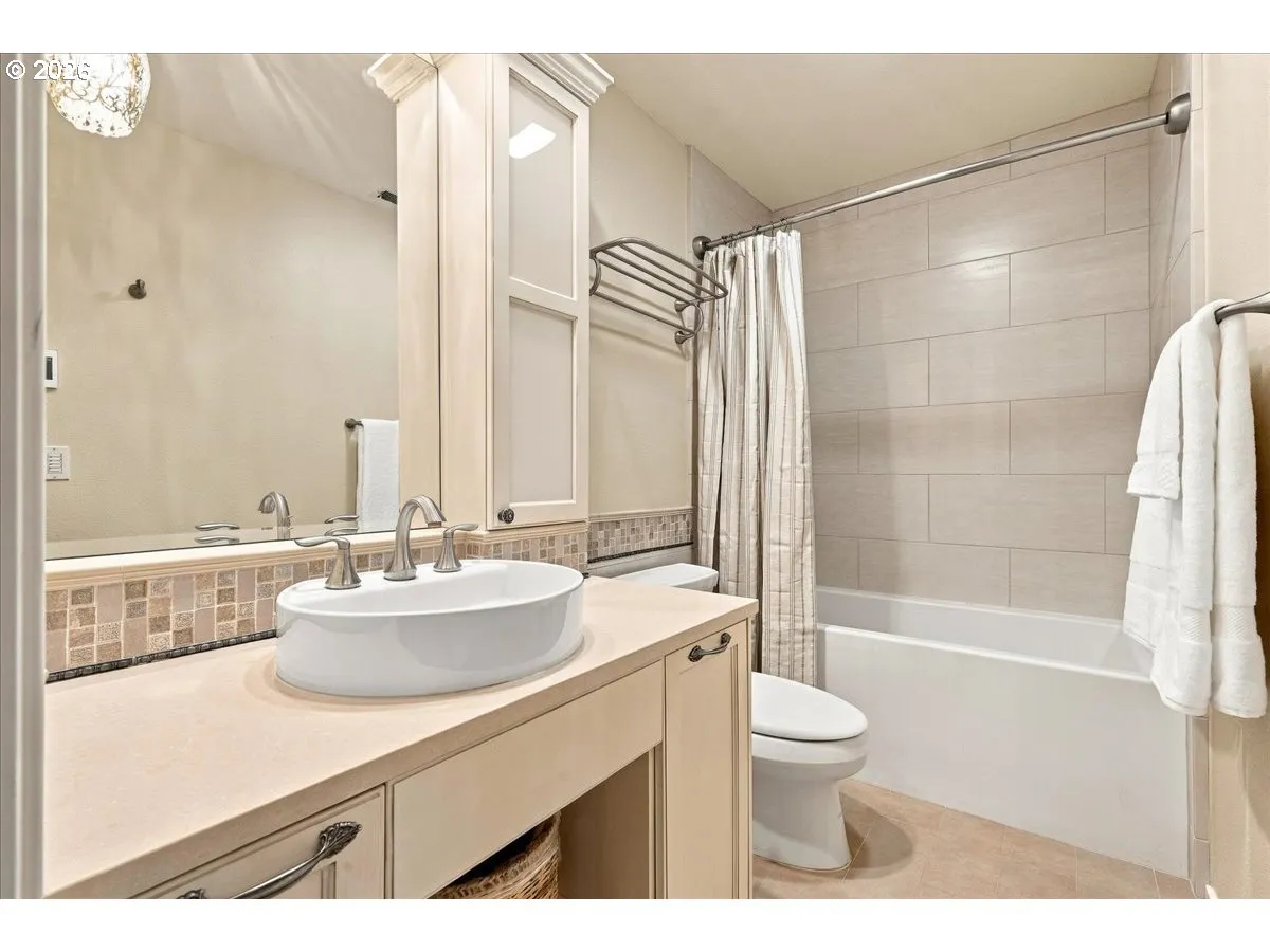 Bathroom, Attached