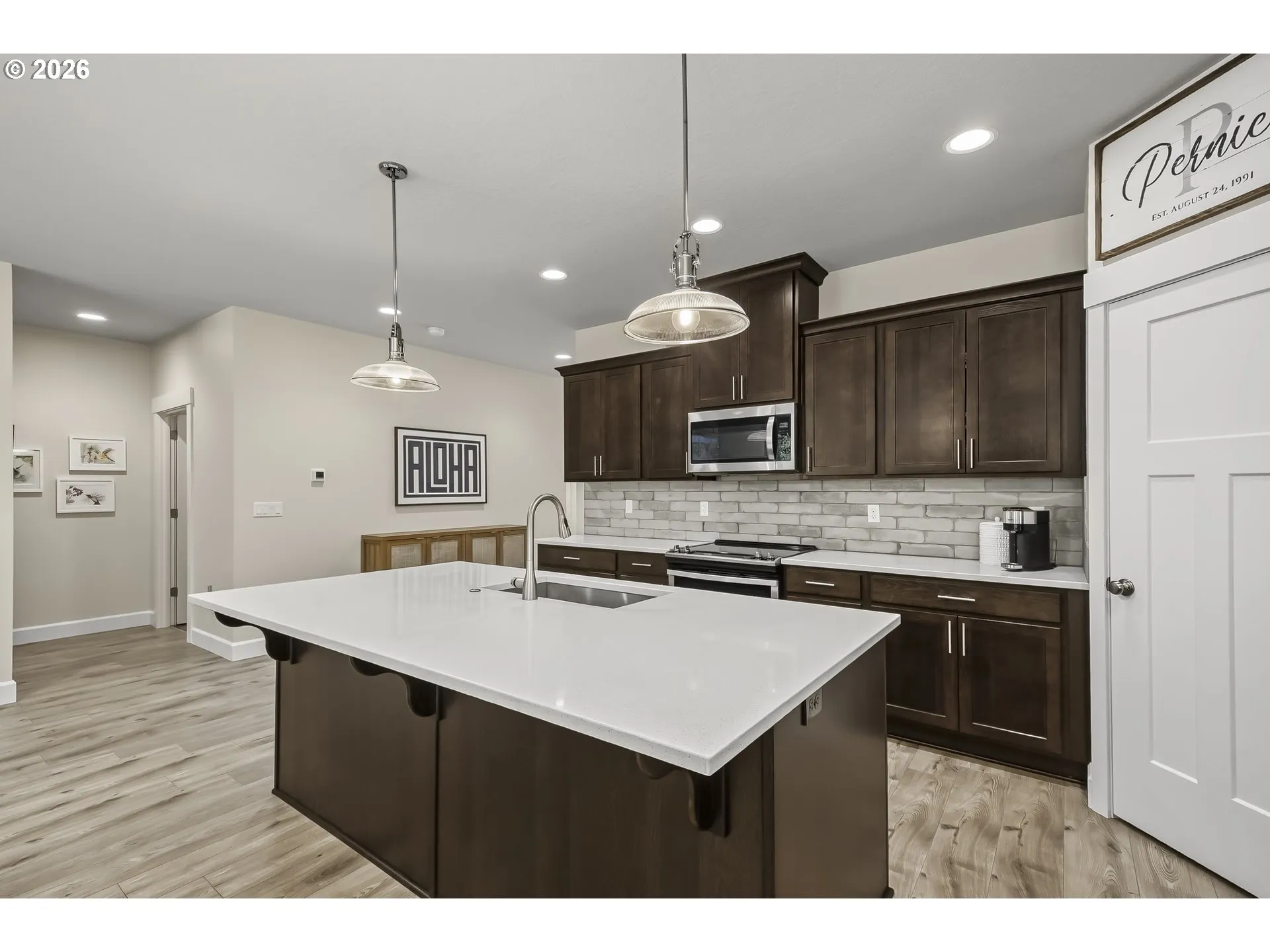 Kitchen-Breakfast Bar