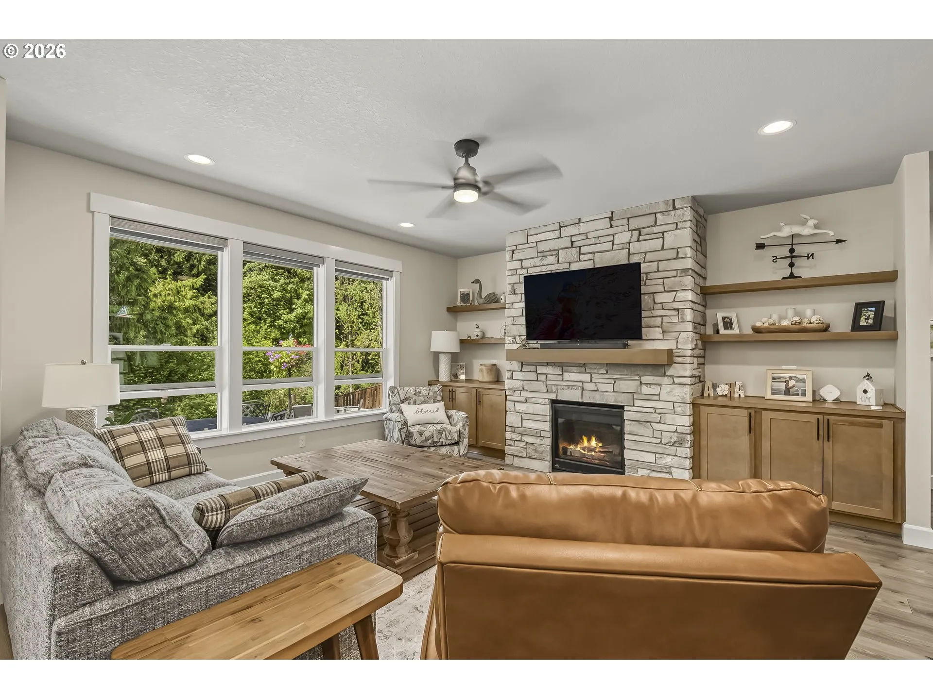 Living Room-Fireplace