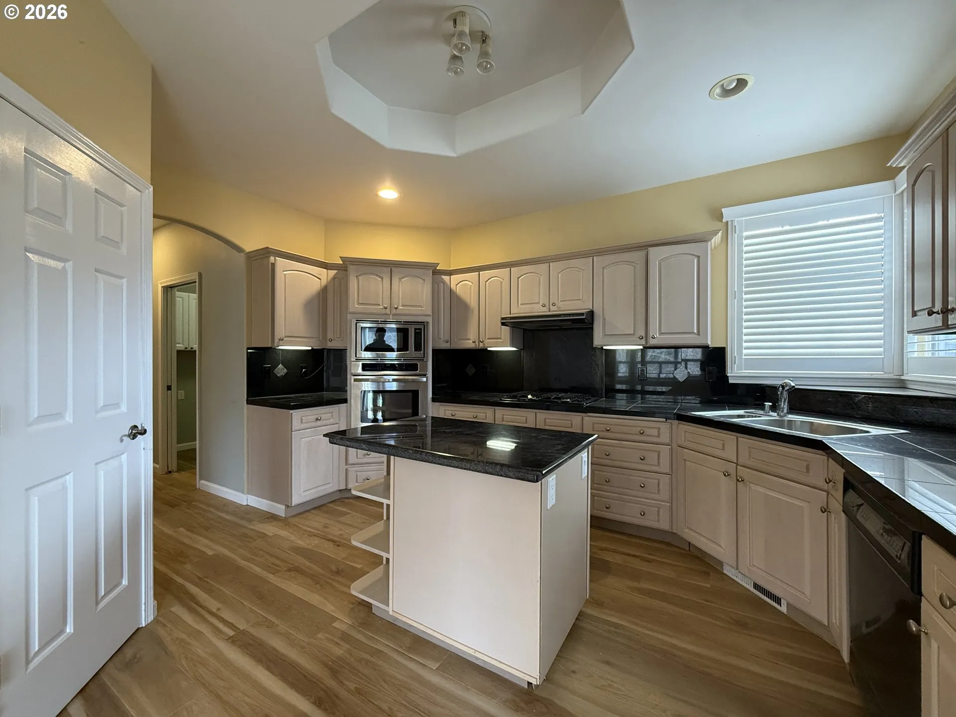 Kitchen-Breakfast Bar