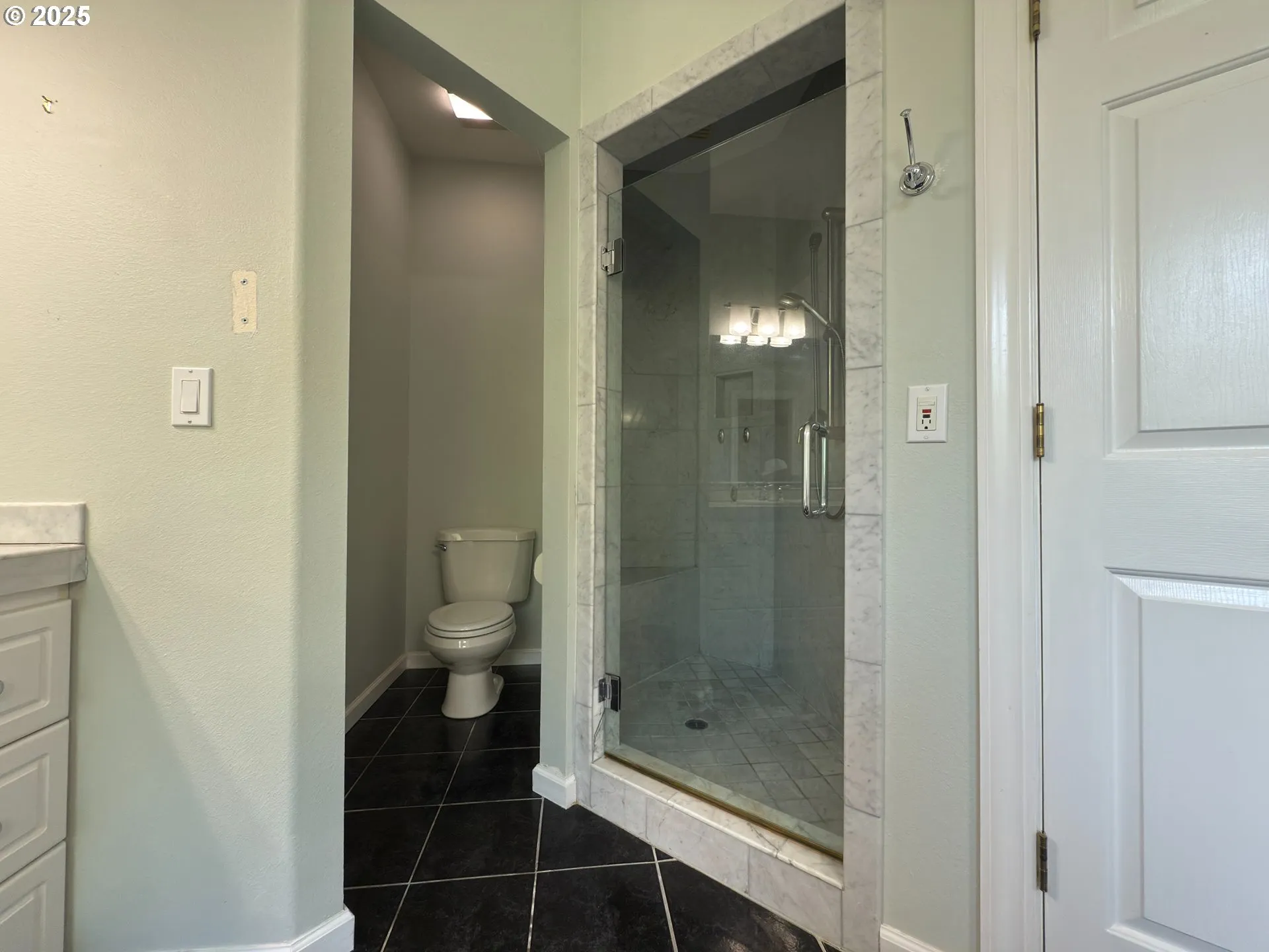 Bathroom, Attached-Walk-In Closet