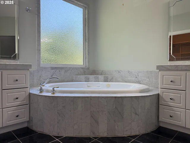 Bathroom-Garden Tub