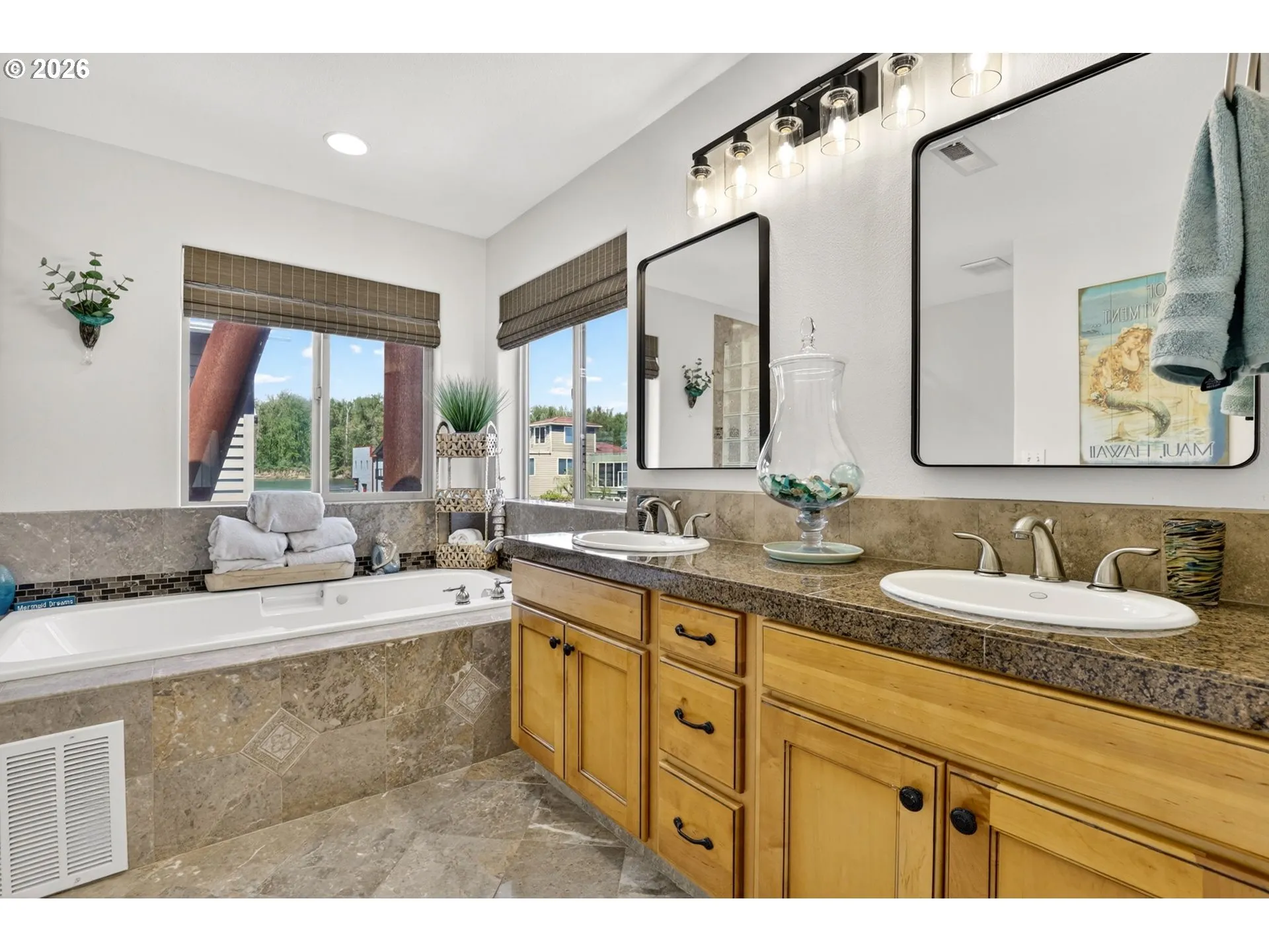 Bathroom, Attached-Garden Tub