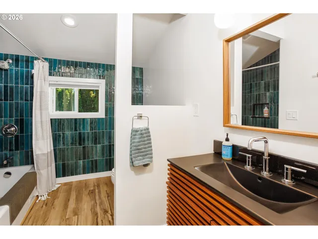 Bathroom-Upper