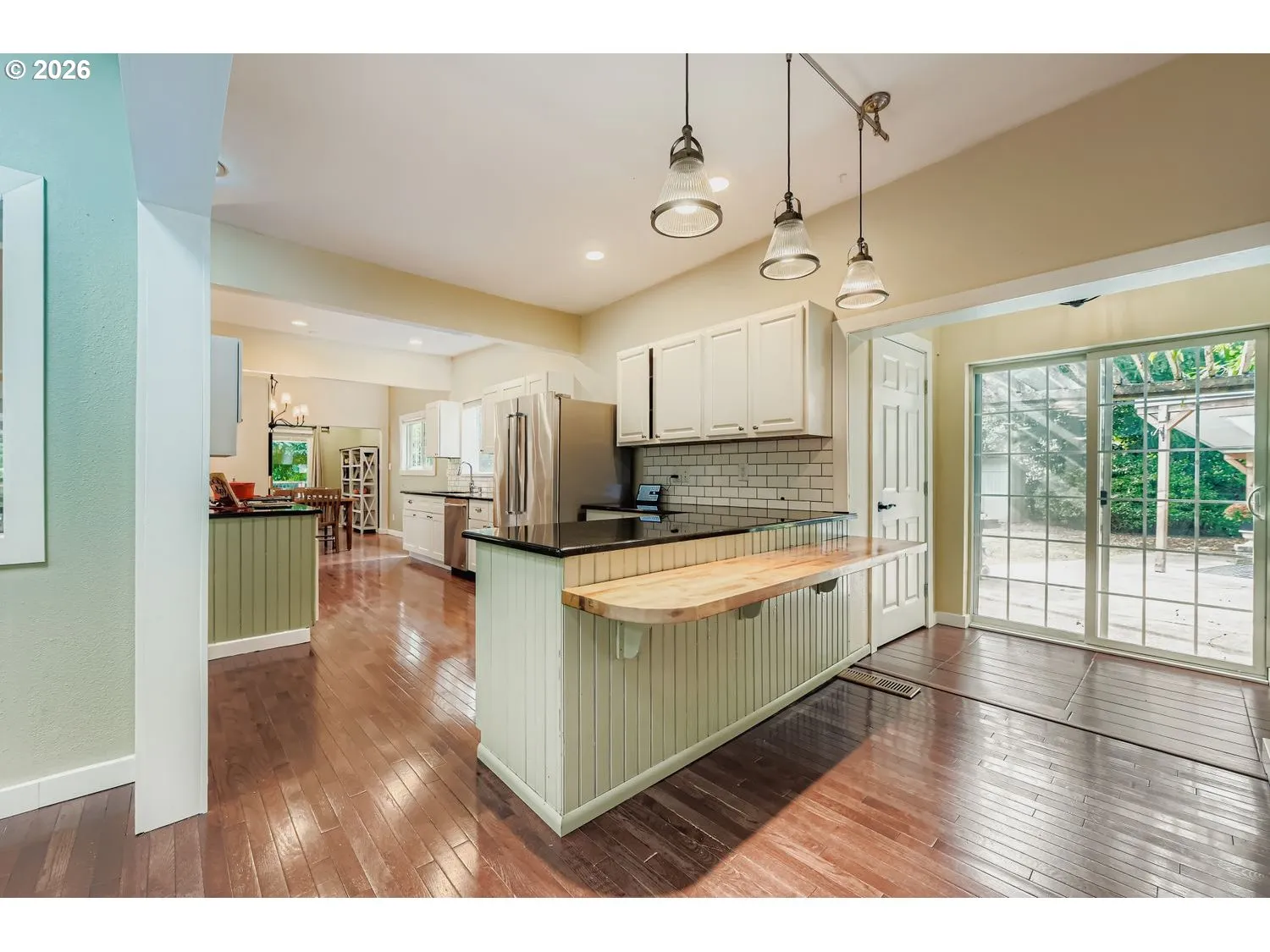 Kitchen-Breakfast Bar
