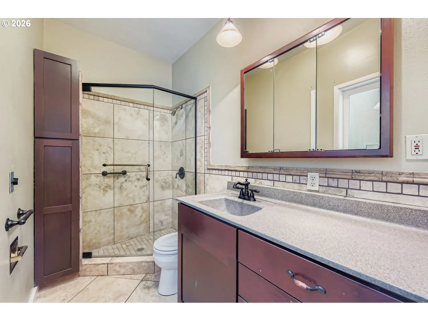 Bedroom-Full Bathroom