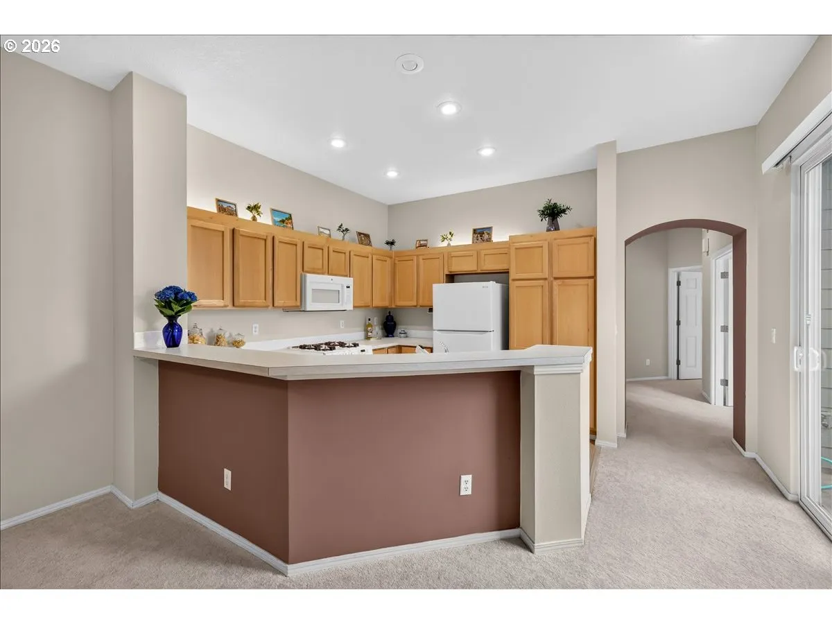 Kitchen-Breakfast Bar