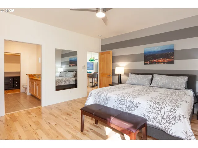 Primary Bedroom-Upper