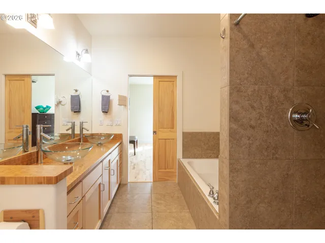 Bathroom, Attached-Upper