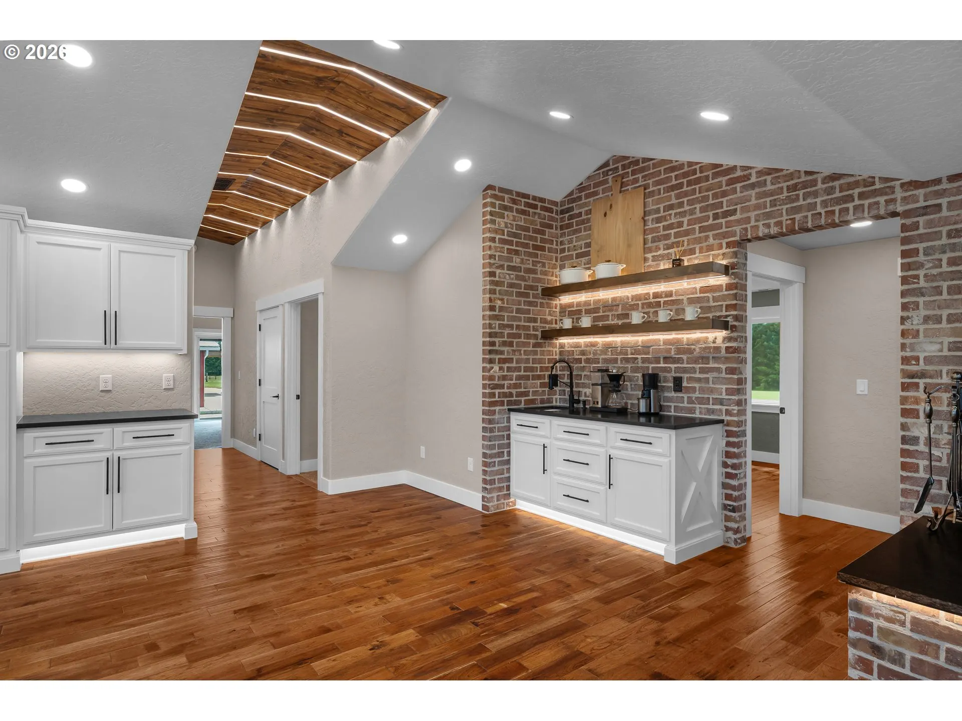 Dining Room-Built-In Cabinets
