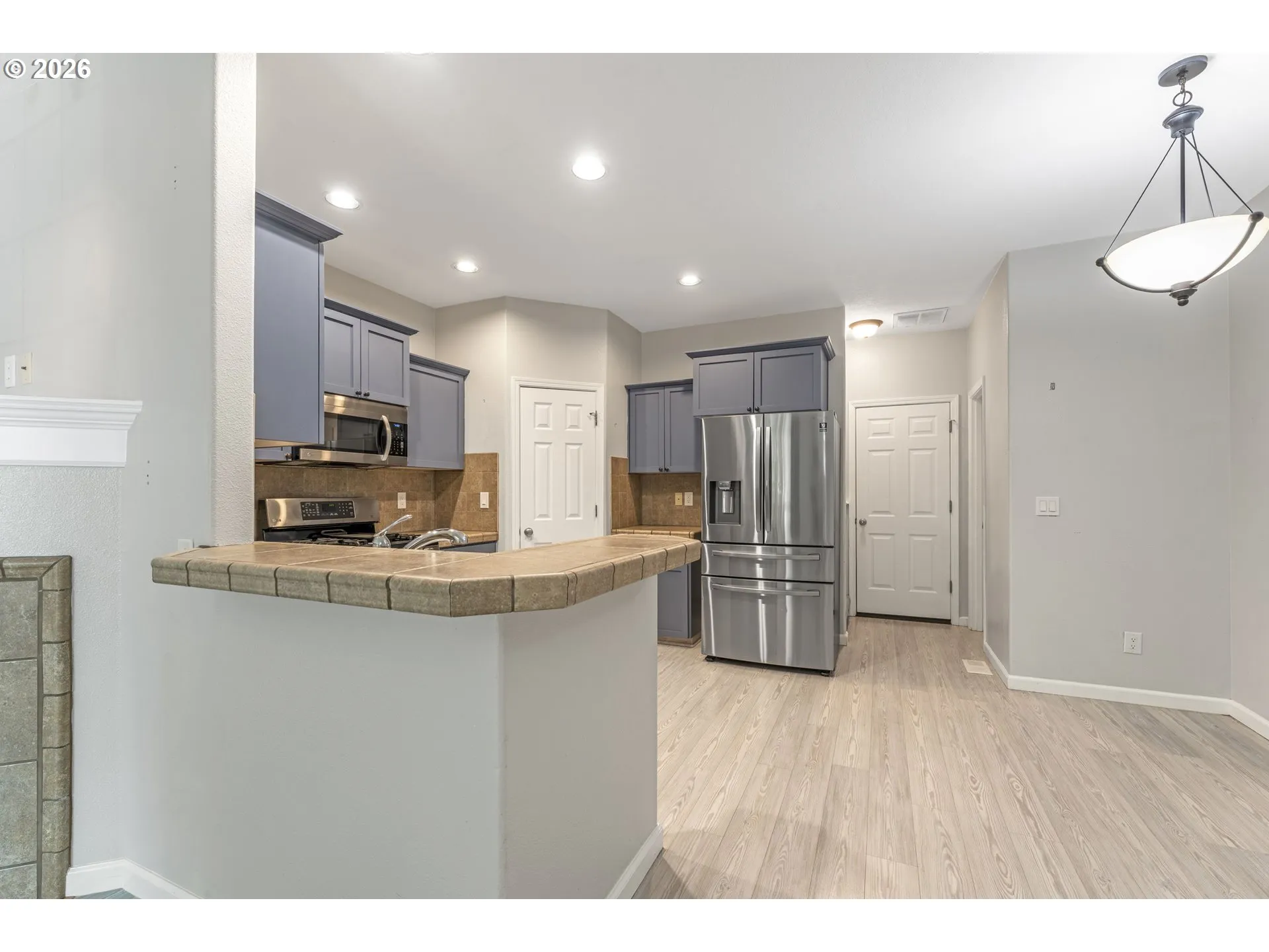 Kitchen-Breakfast Bar