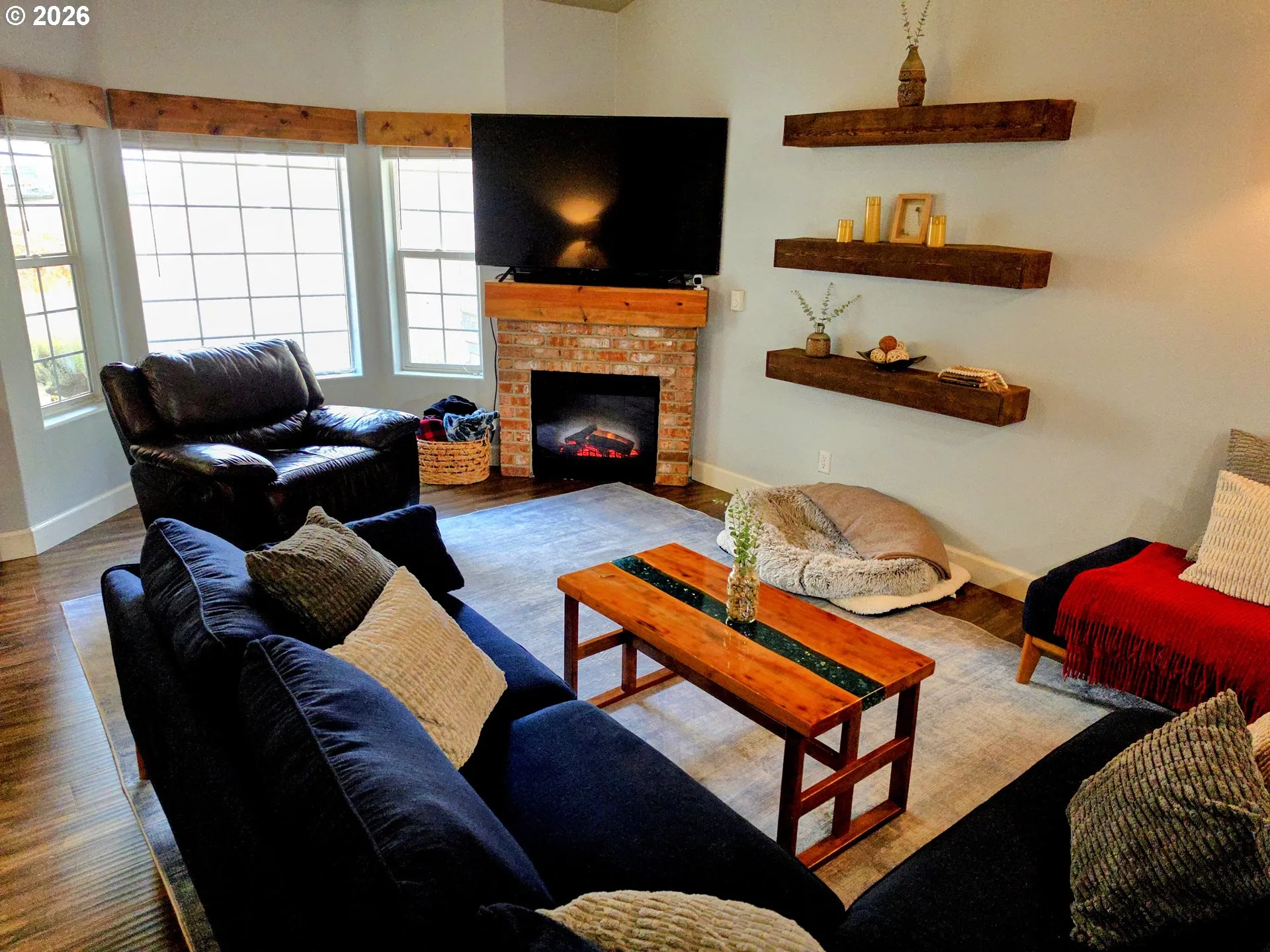 Living Room-Fireplace