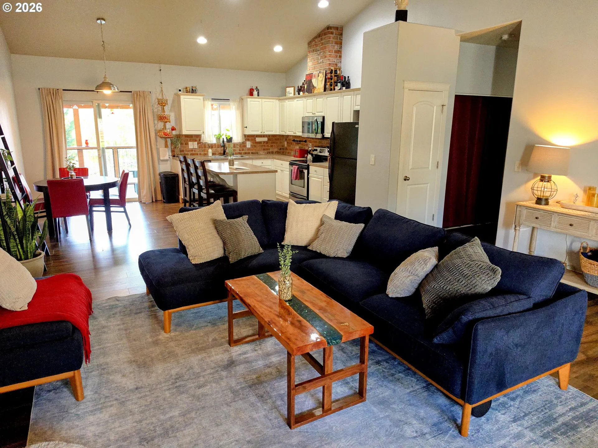 Living Room-Vaulted Ceilings