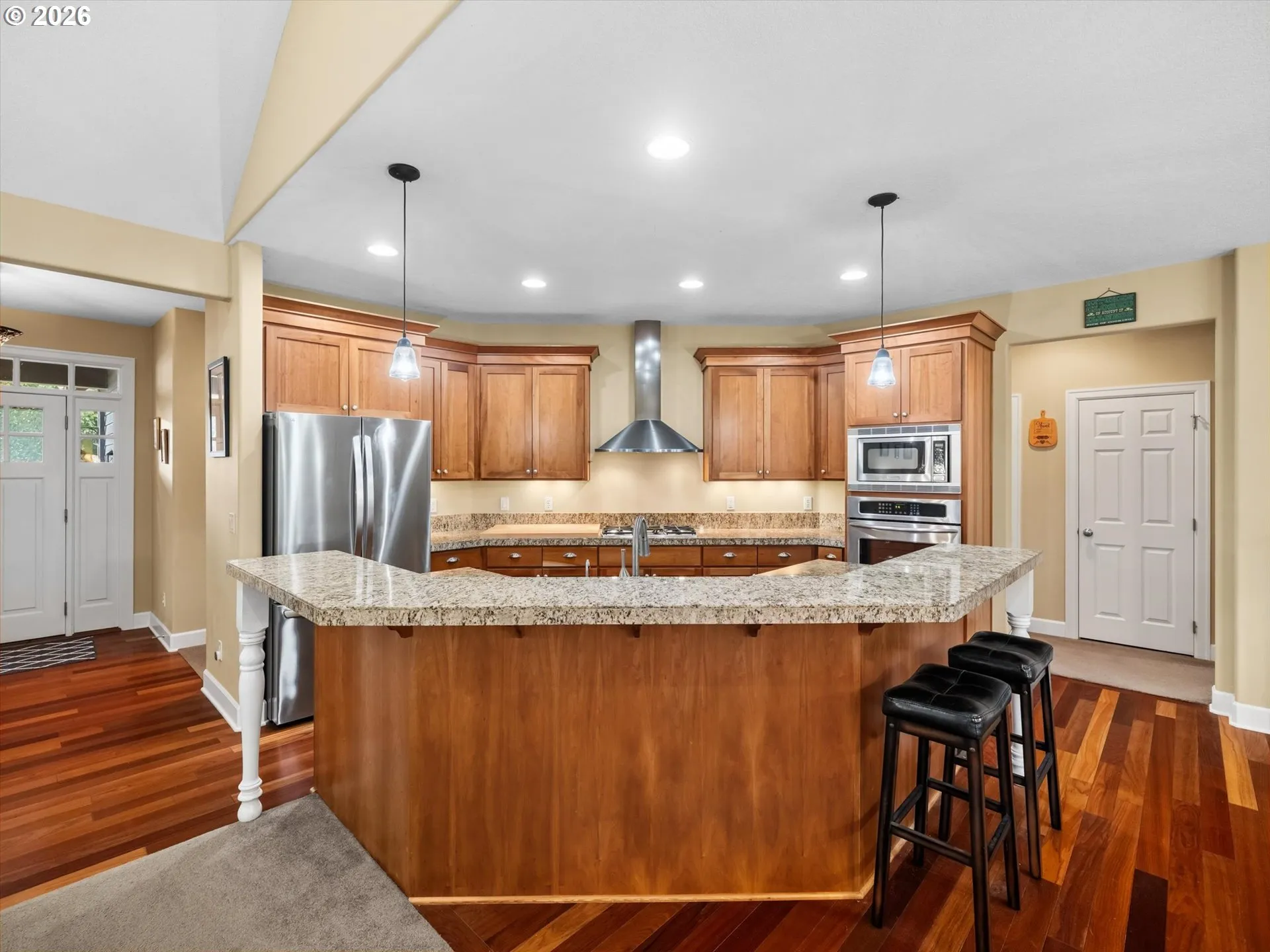 Kitchen-Breakfast Bar