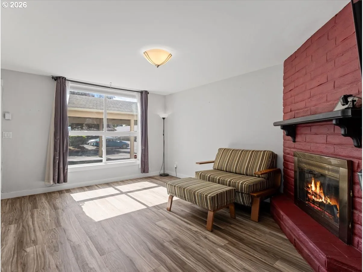 Living Room-Fireplace