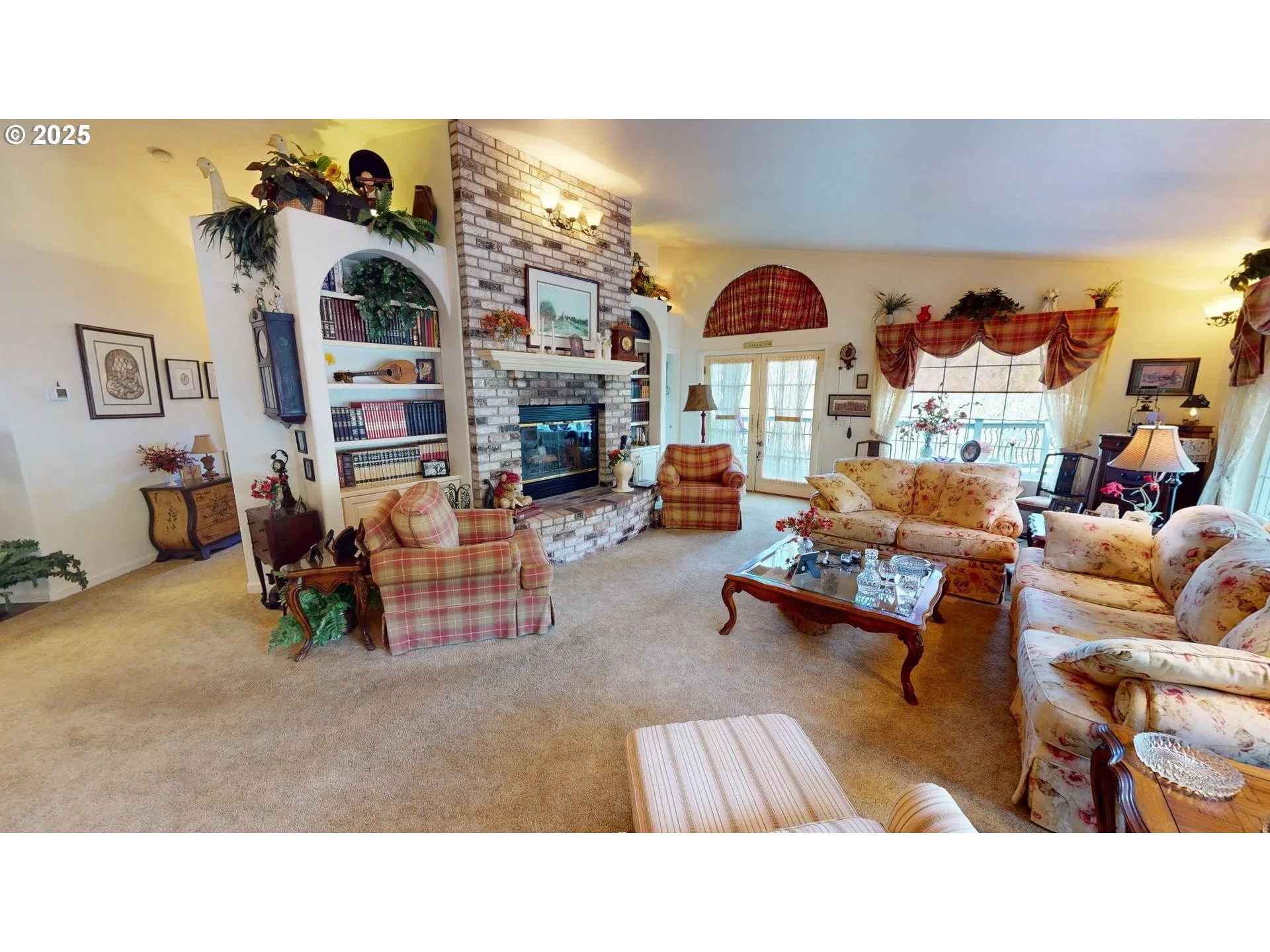 Living Room-Vaulted Ceilings