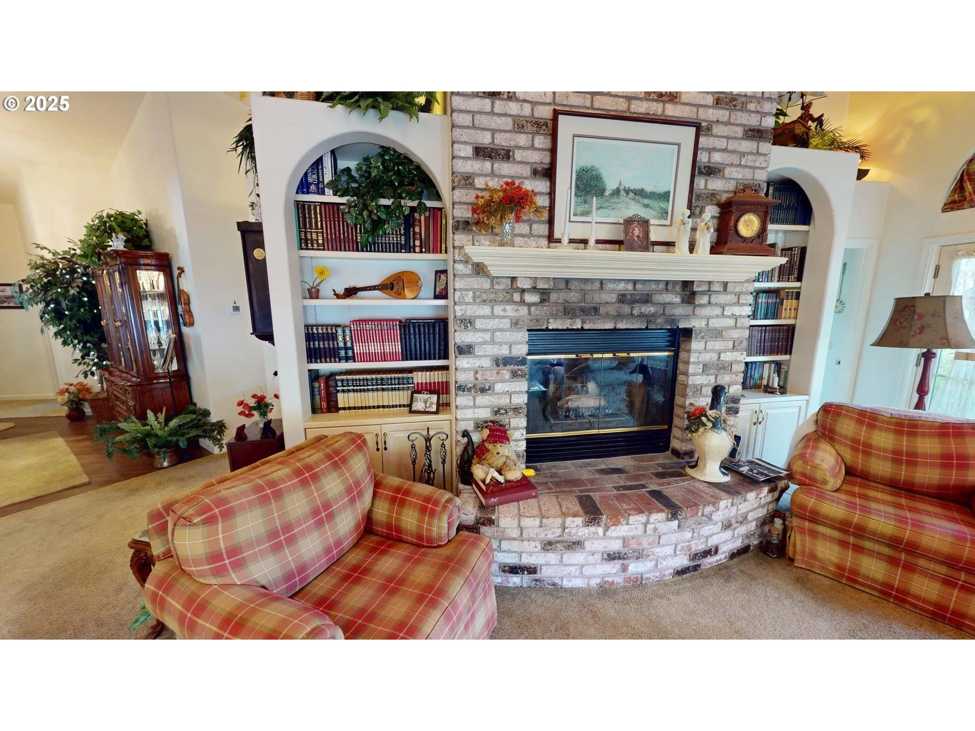 Living Room-Fireplace