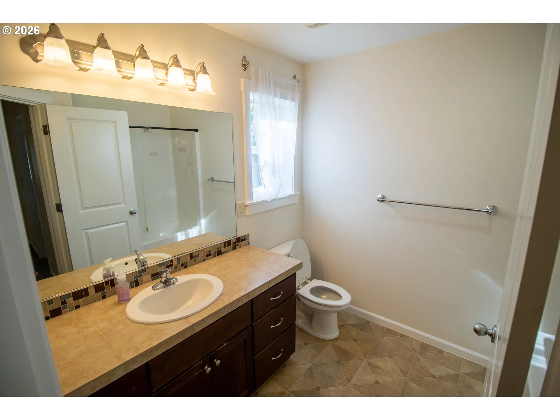 Bathroom-Upper