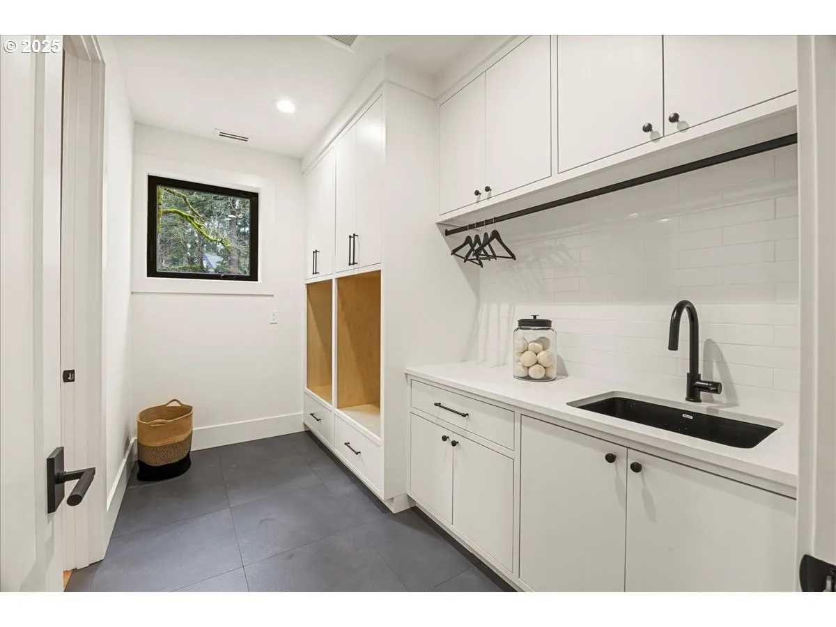 Laundry-Upper