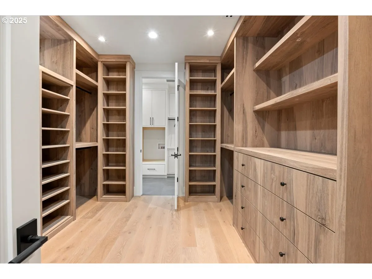 Bedroom, Owner's Suite-Walk-In Closet