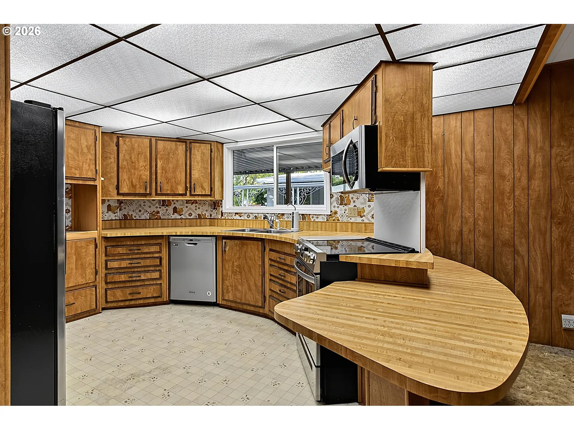 Kitchen-Breakfast Bar