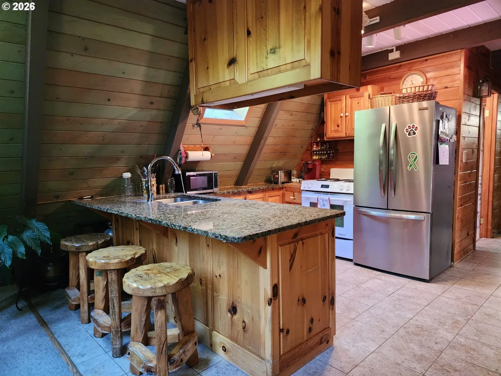 Kitchen-Breakfast Bar