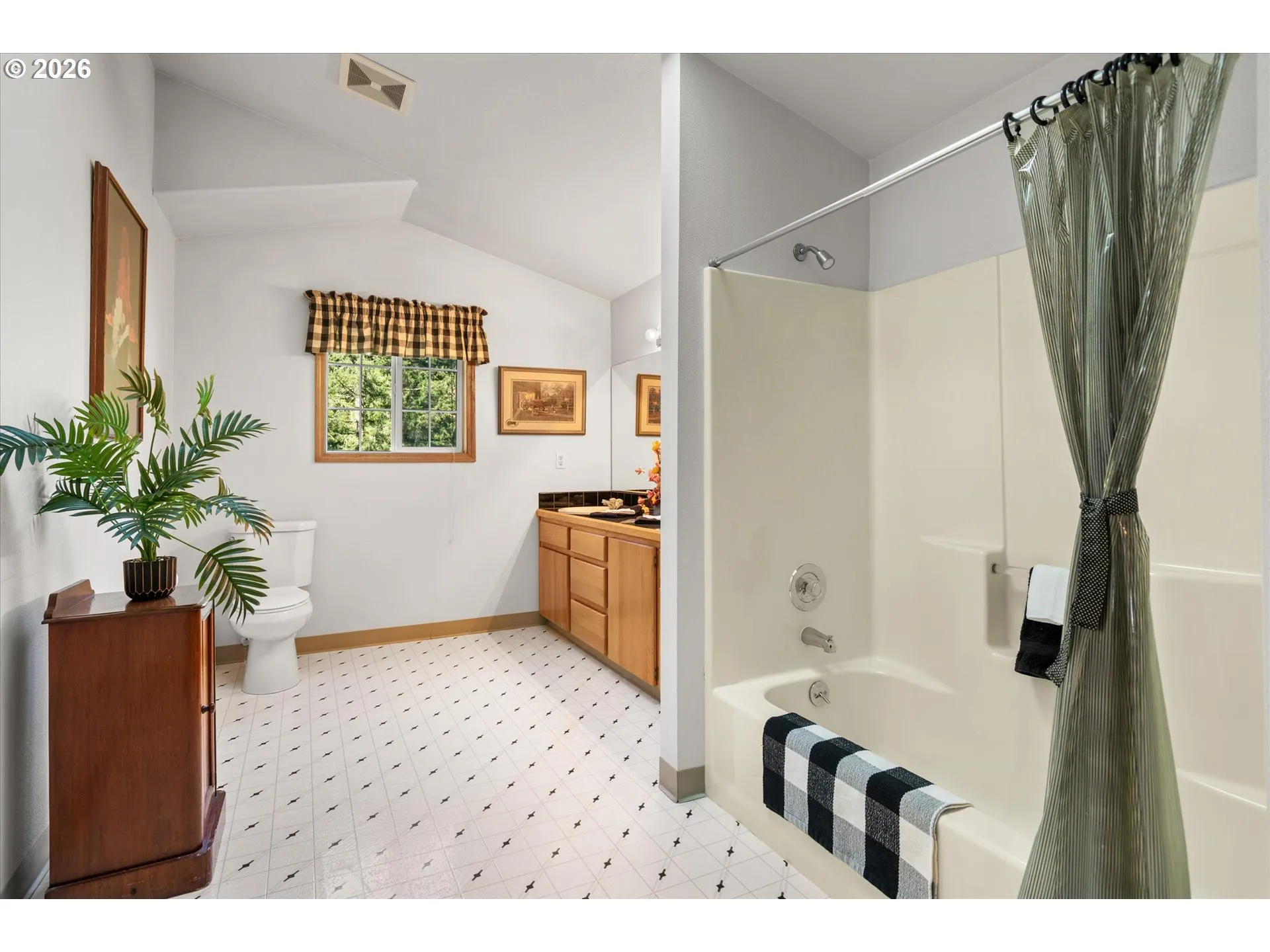 Bathroom-Upper