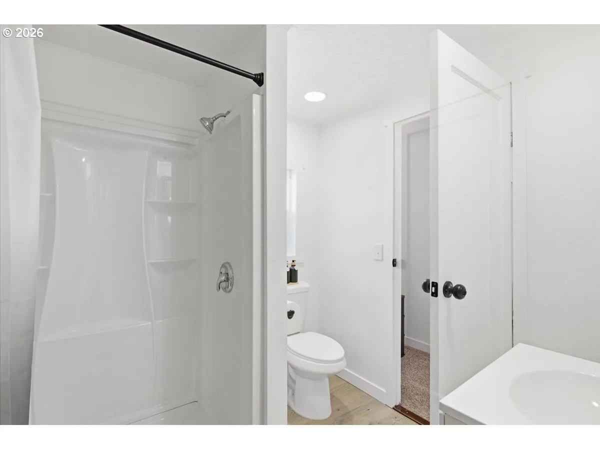 Bathroom-Walk in Shower
