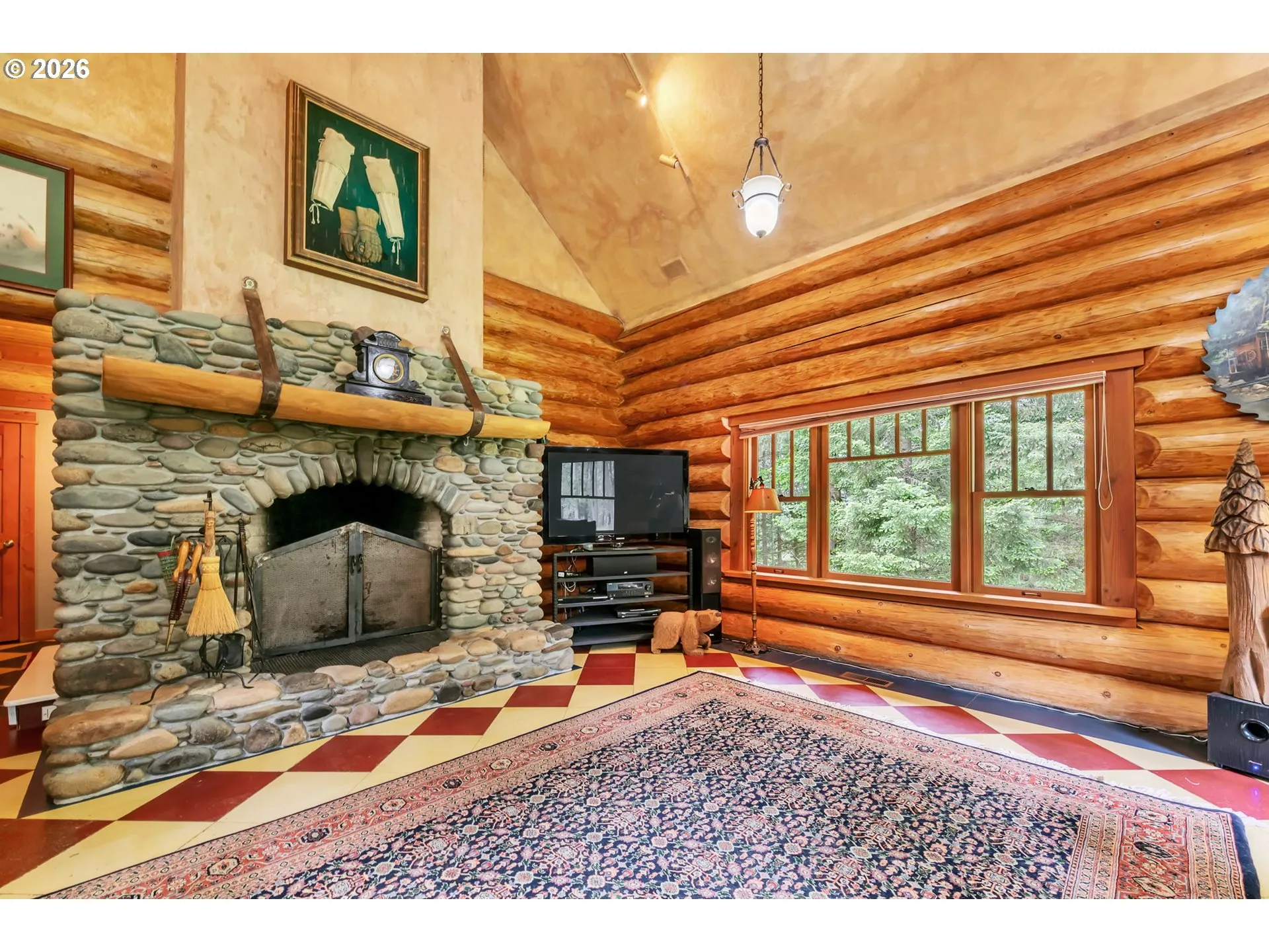 Living Room-Vaulted Ceilings