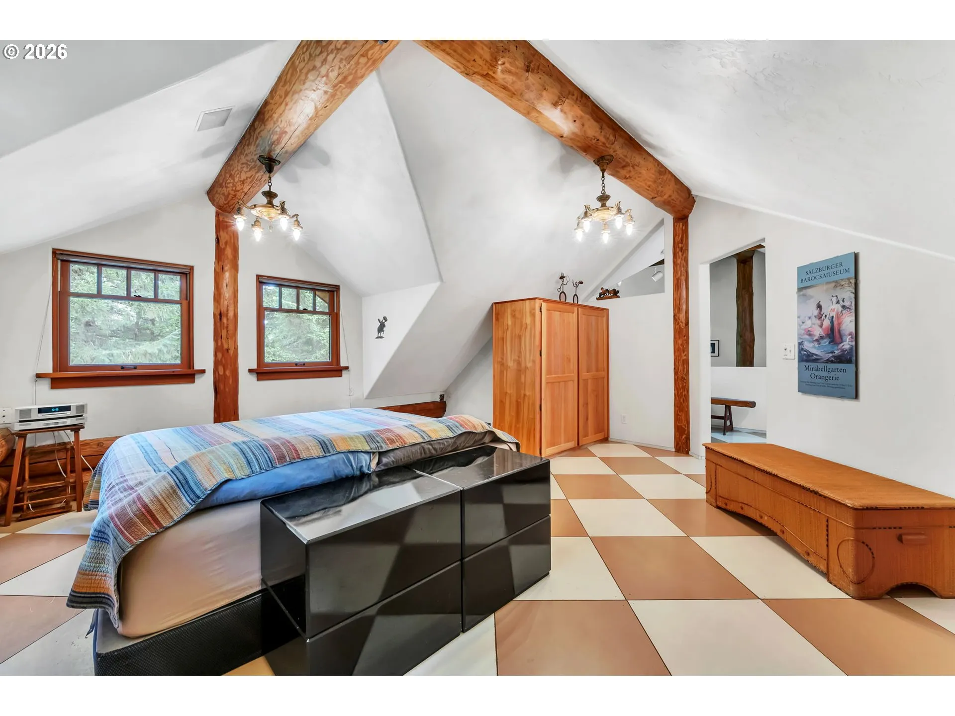 Bedroom, Owner's Suite-Vaulted Ceilings