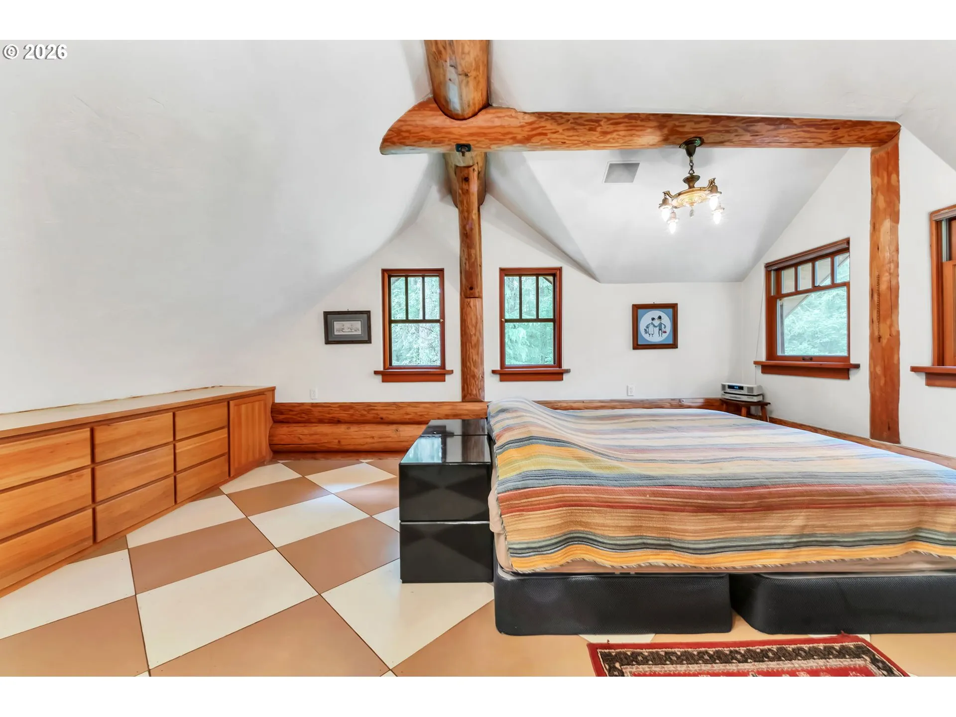 Bedroom, Owner's Suite-Vaulted Ceilings