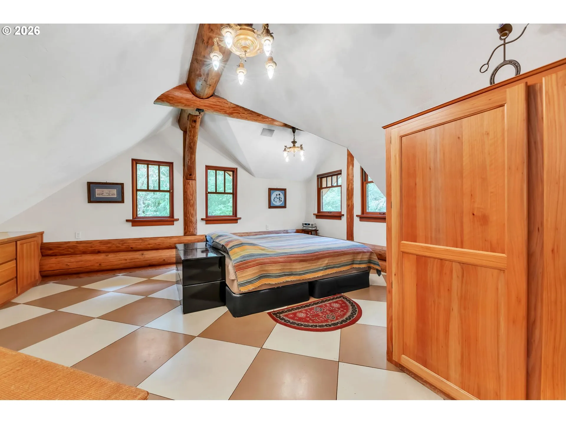 Bedroom, Owner's Suite-Vaulted Ceilings