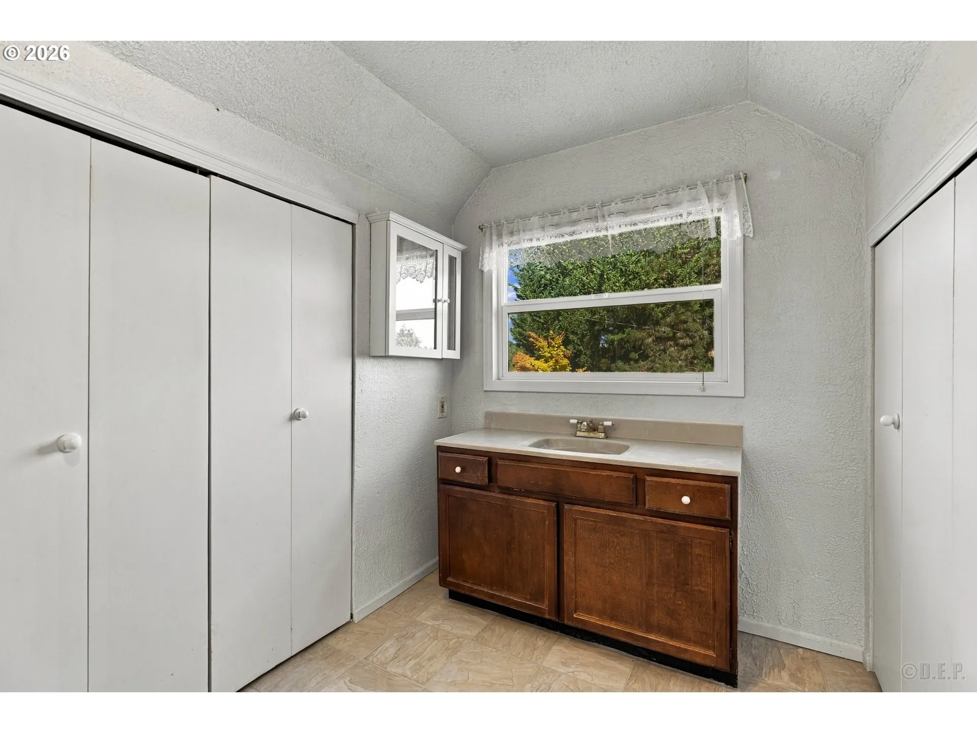 Bathroom-Upper