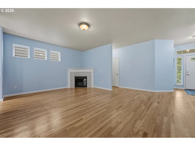 Living Room-Fireplace