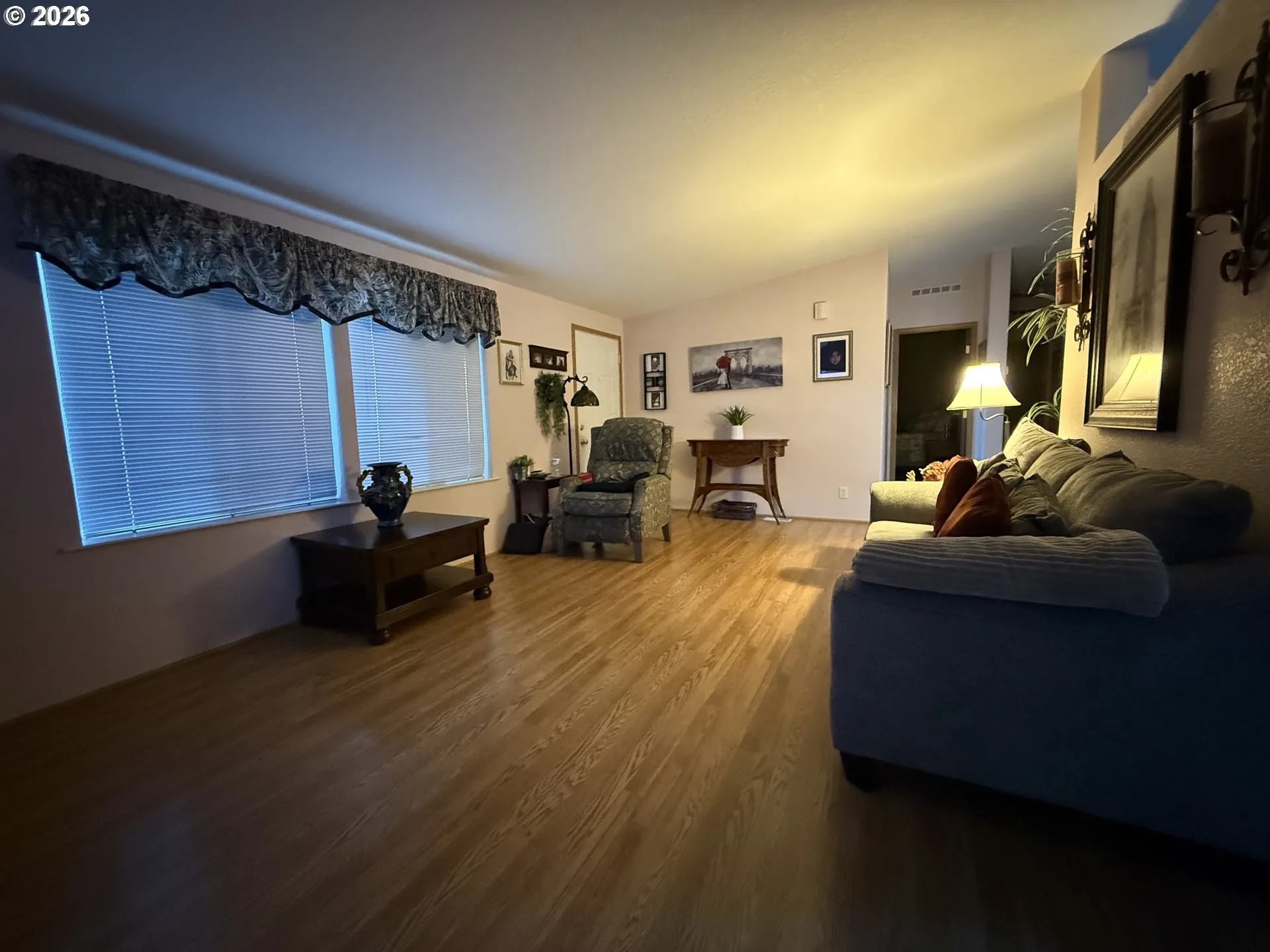Living Room-Vaulted Ceilings