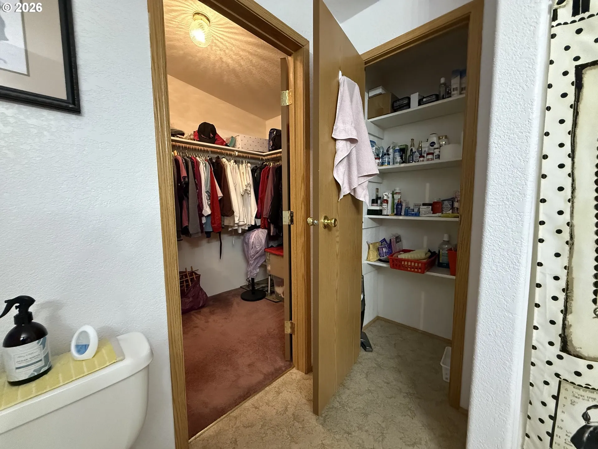 Bathroom, Attached-Walk-In Closet
