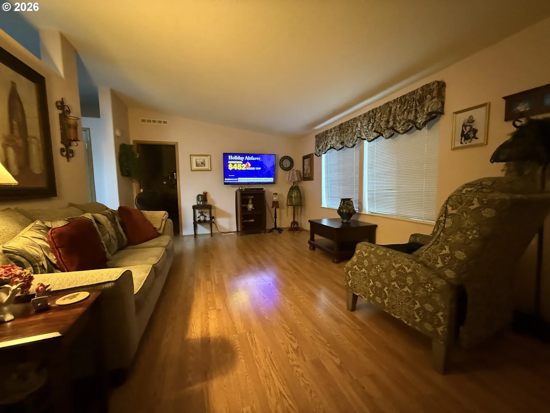 Living Room-Vaulted Ceilings