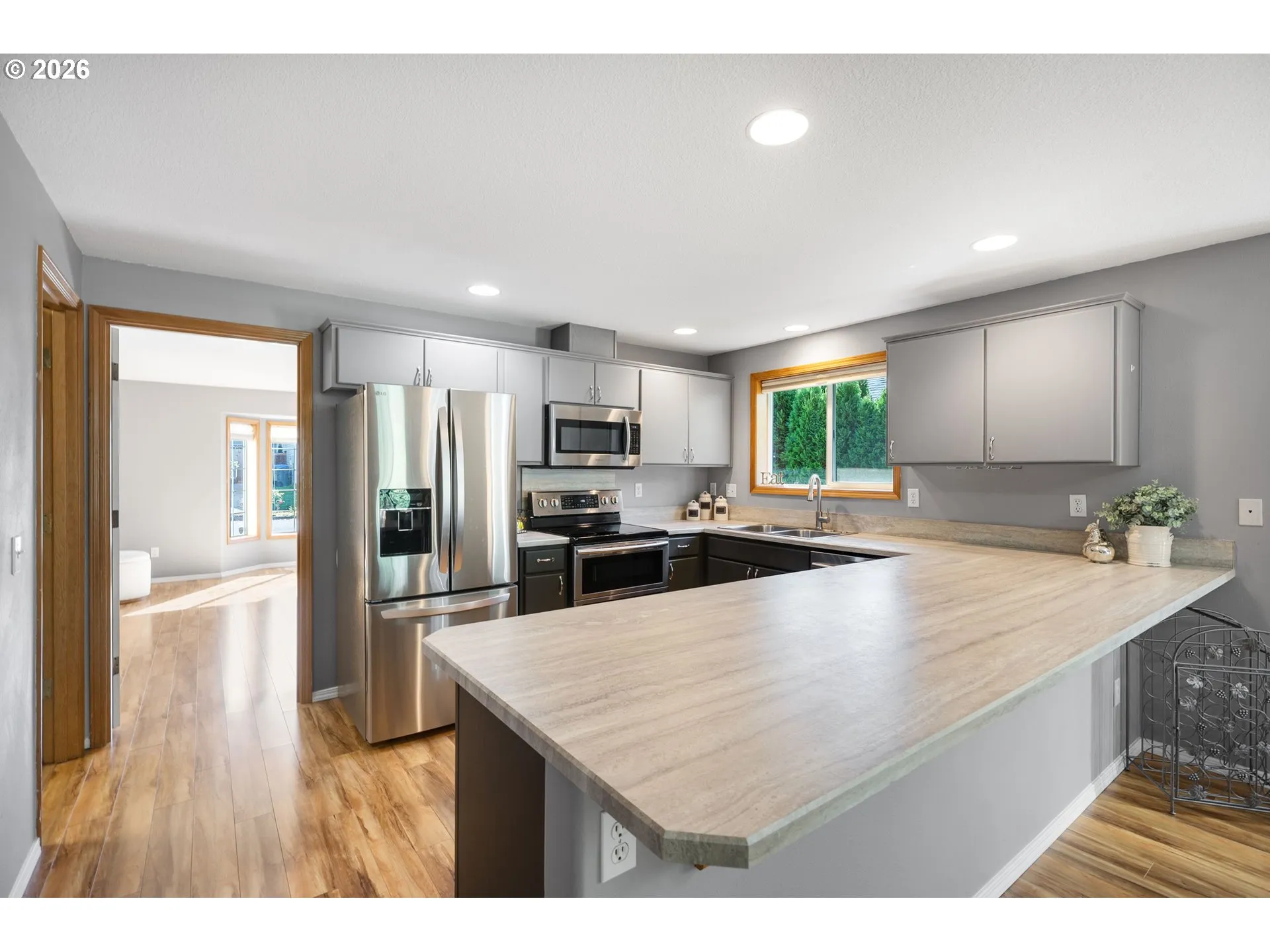 Kitchen-Breakfast Bar