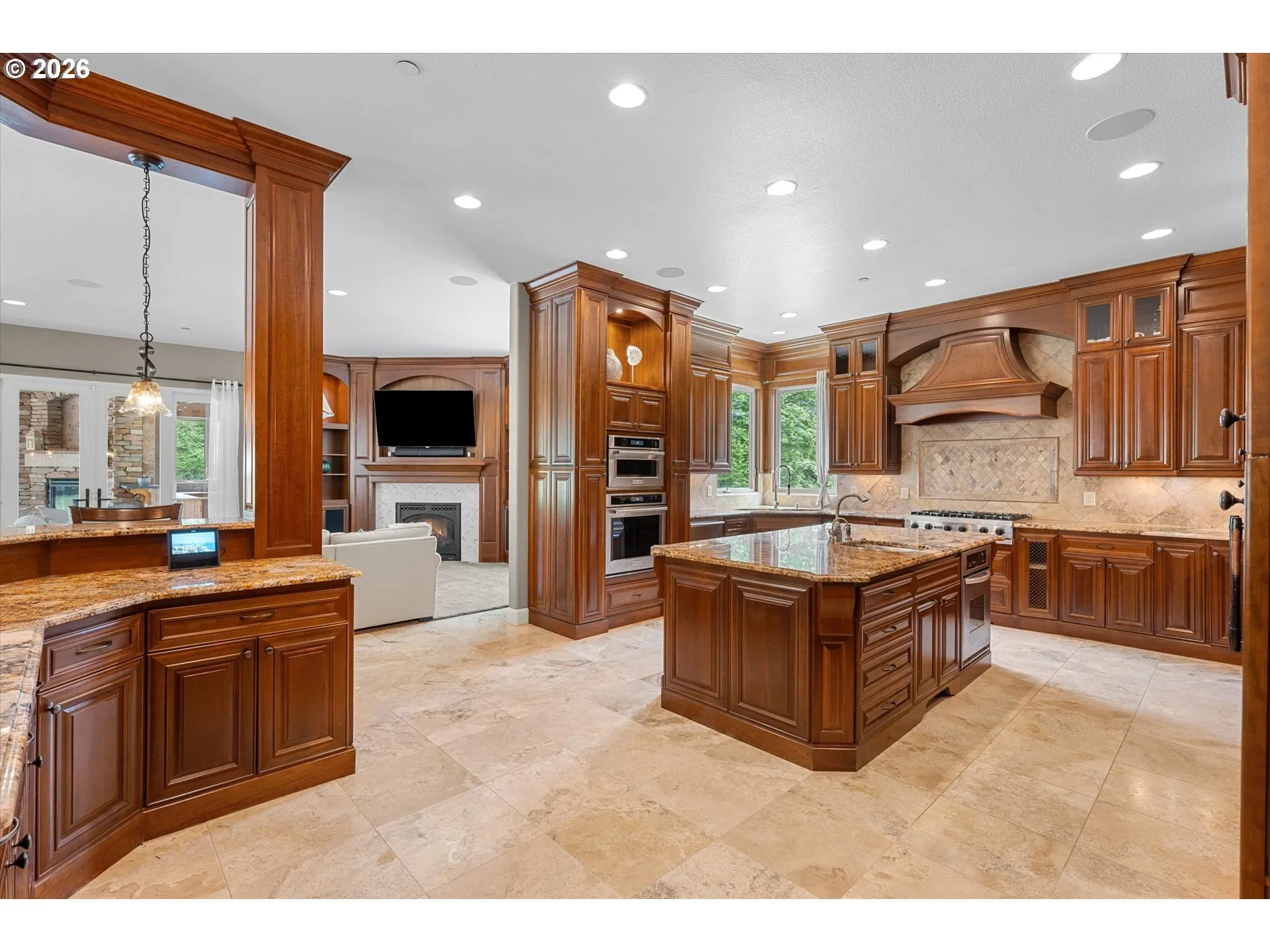Kitchen-Breakfast Bar