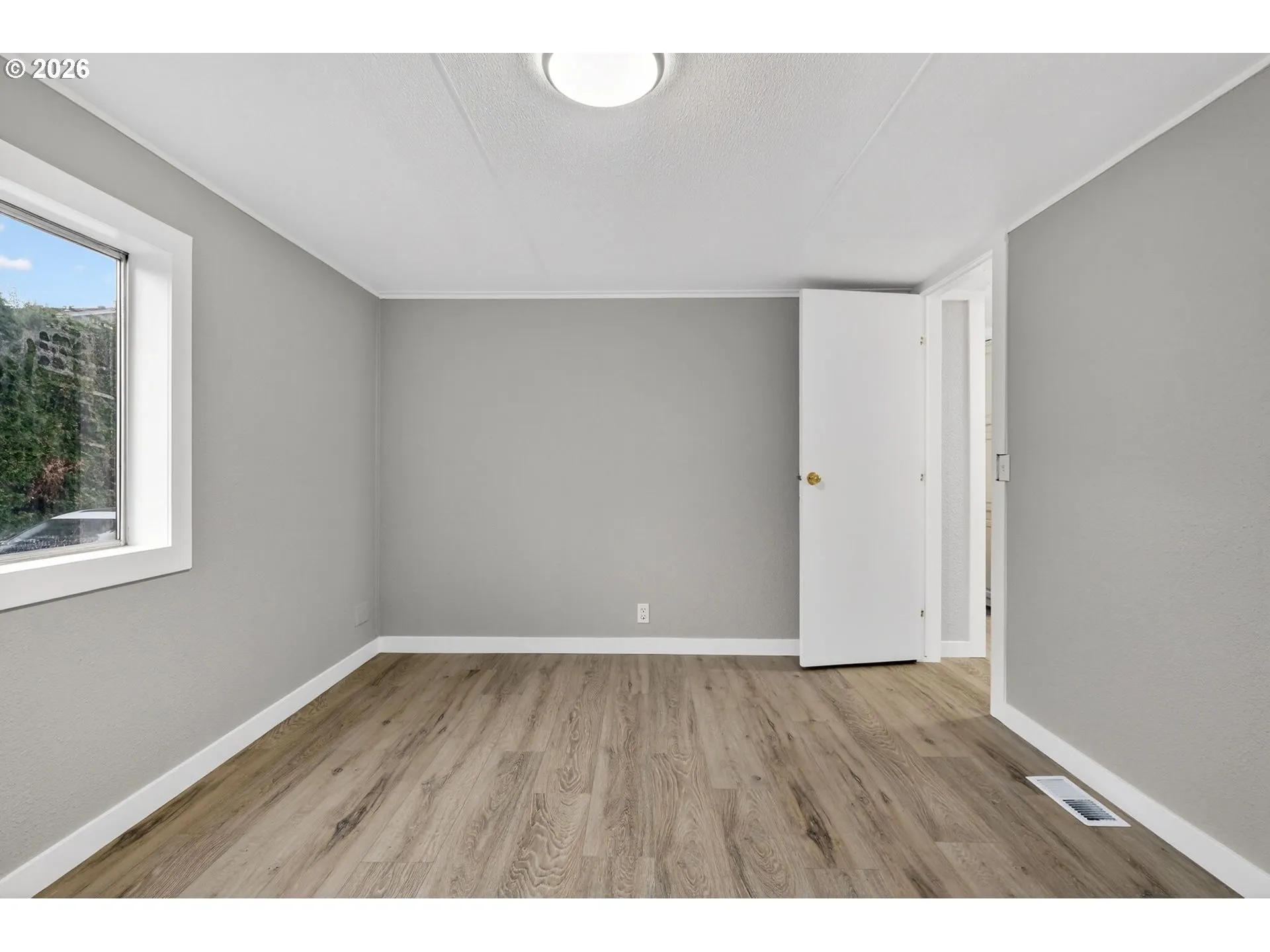 Bedroom, Owner's Suite-Main