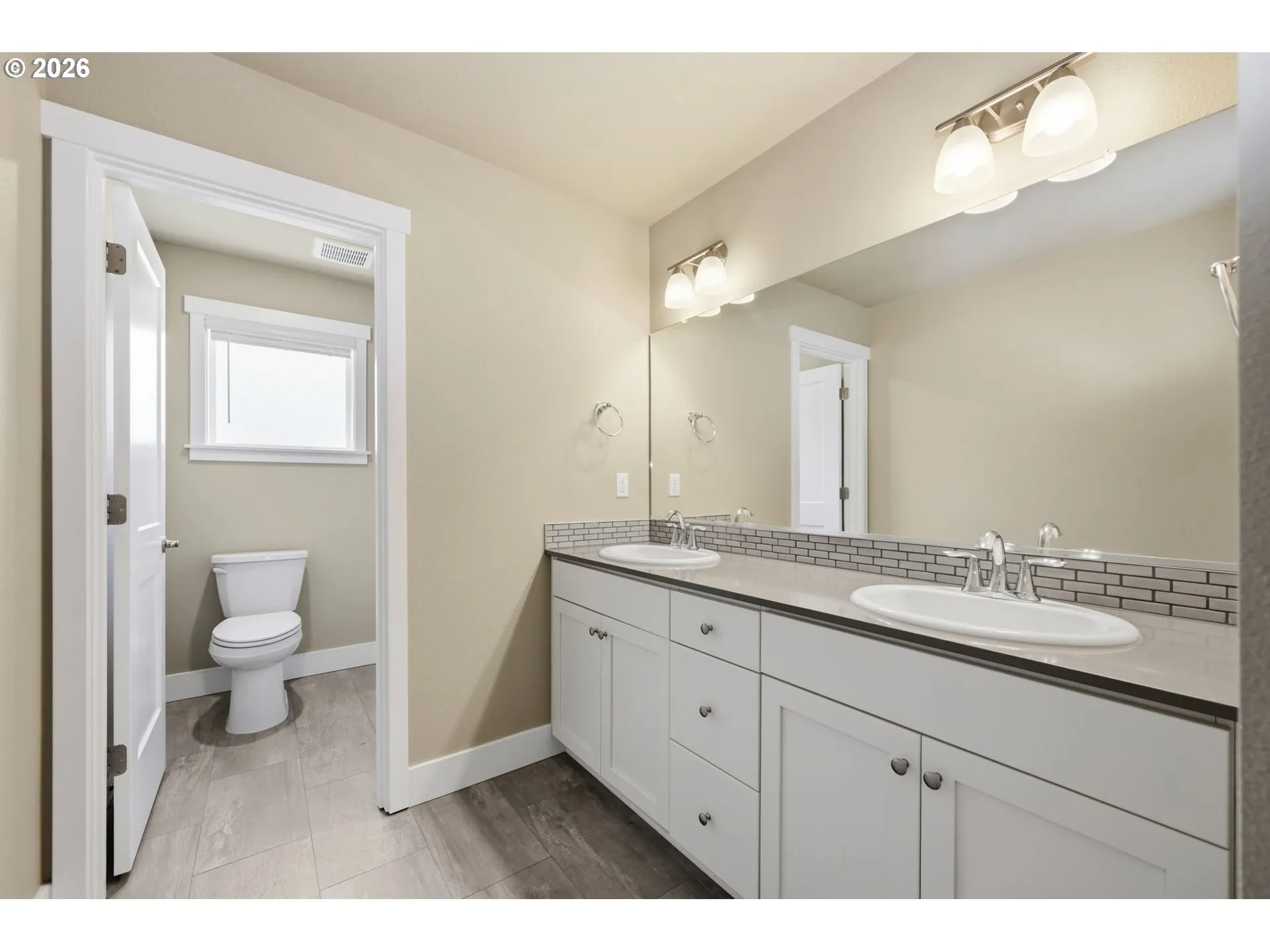 Bathroom-Upper