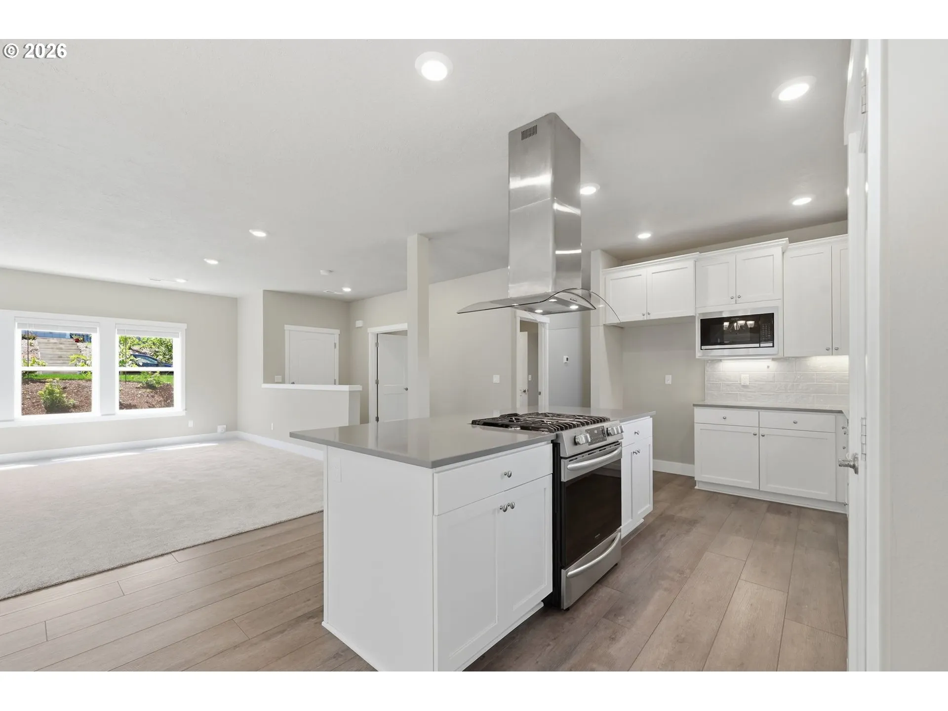 Kitchen-Breakfast Bar