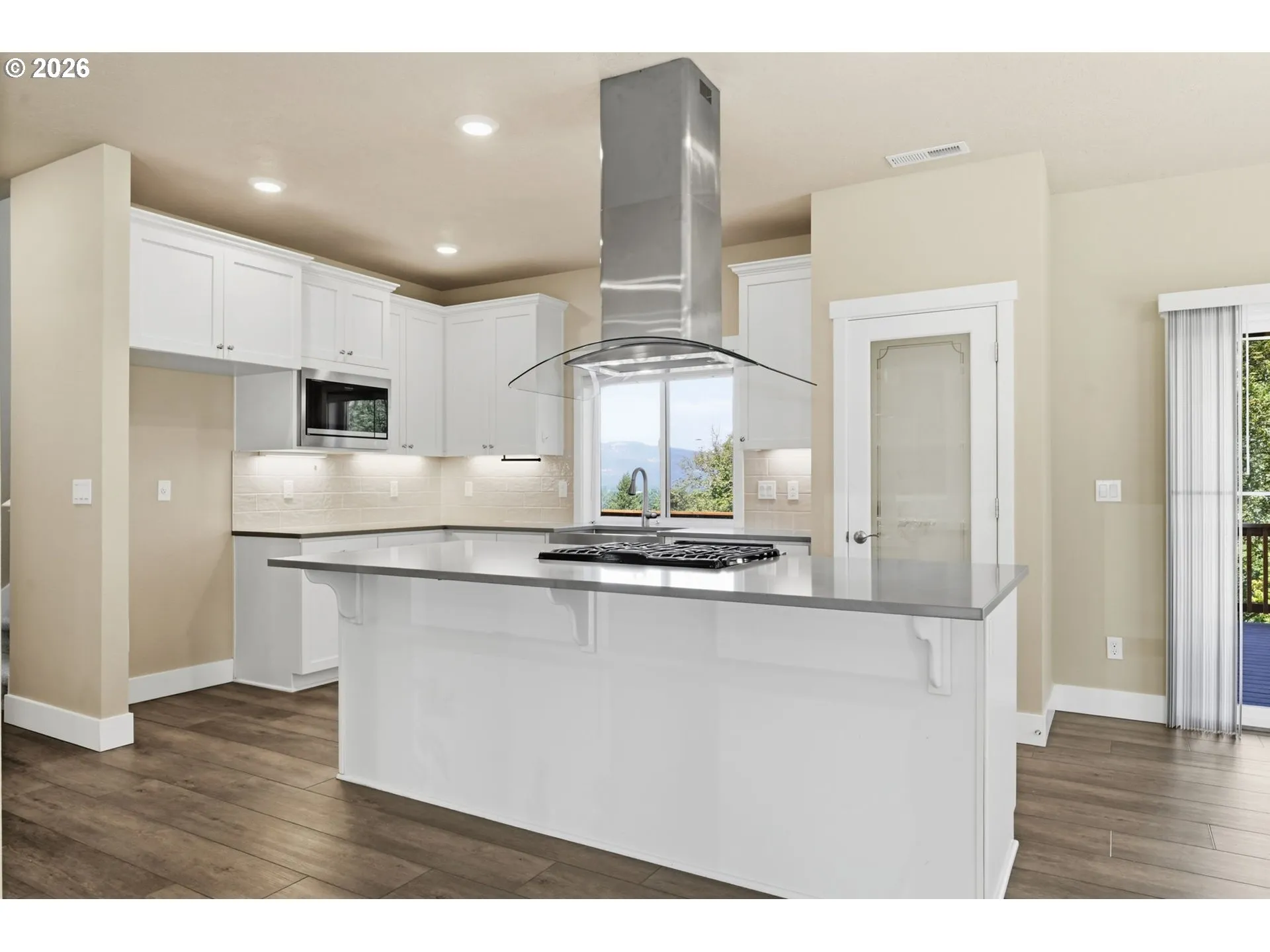 Kitchen-Breakfast Bar