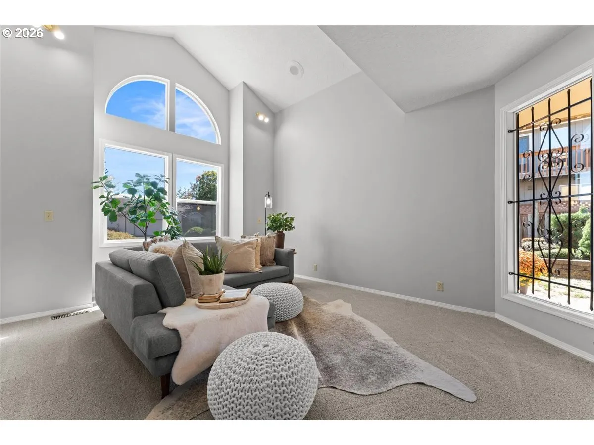 Living Room-Vaulted Ceilings